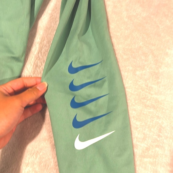Nike Dri fit Leggings! Size Medium - Picture 3 of 4